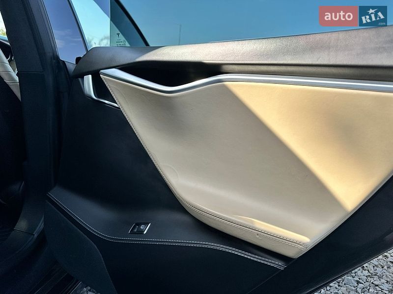 Ліфтбек Tesla Model S 2016 в Луцьку