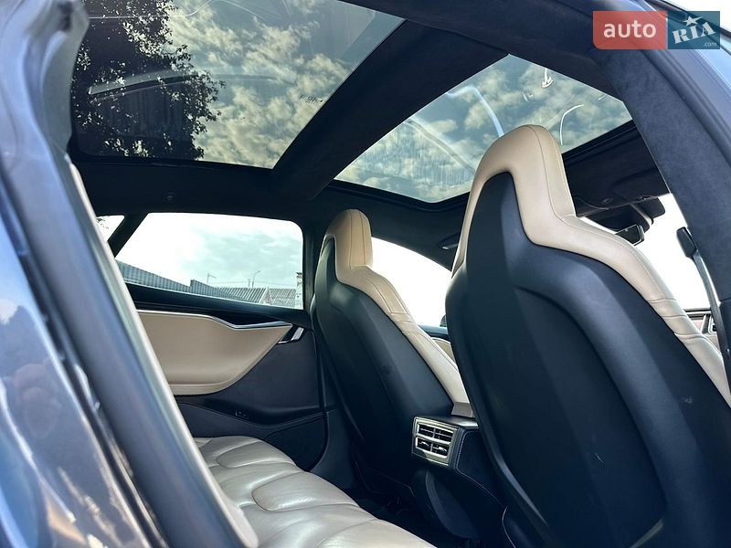 Ліфтбек Tesla Model S 2016 в Луцьку