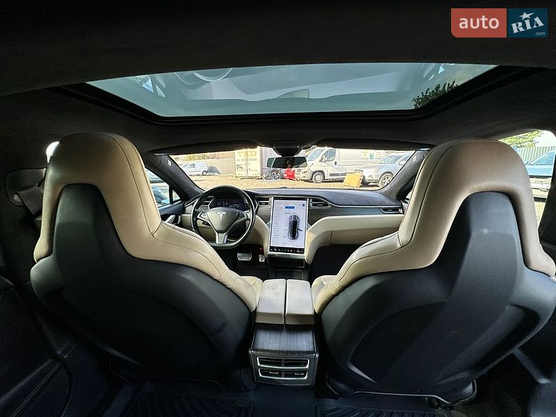 Ліфтбек Tesla Model S 2016 в Луцьку