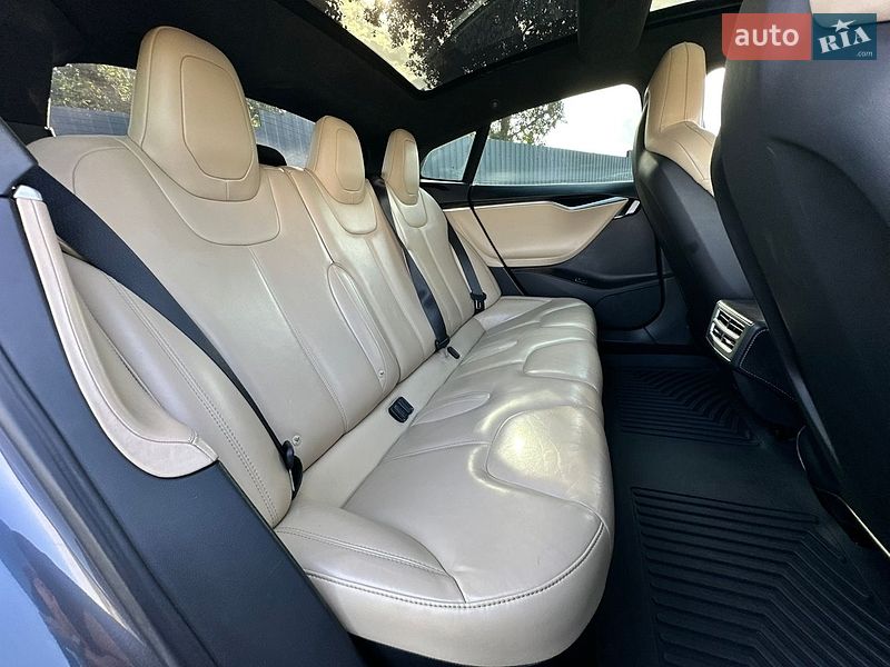 Ліфтбек Tesla Model S 2016 в Луцьку