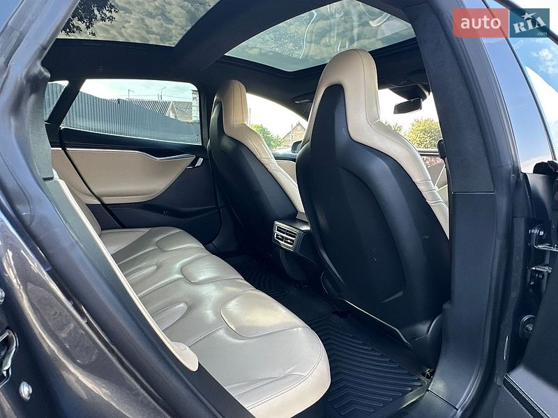 Ліфтбек Tesla Model S 2016 в Луцьку