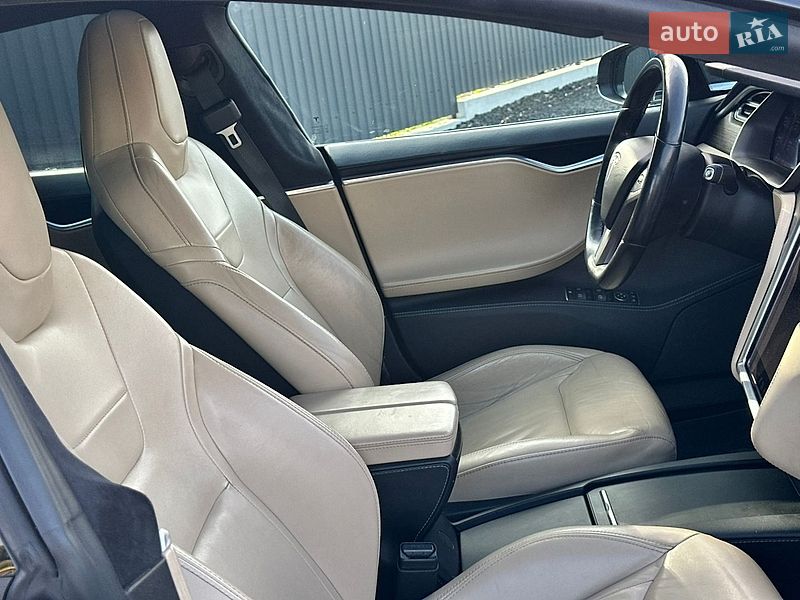 Ліфтбек Tesla Model S 2016 в Луцьку
