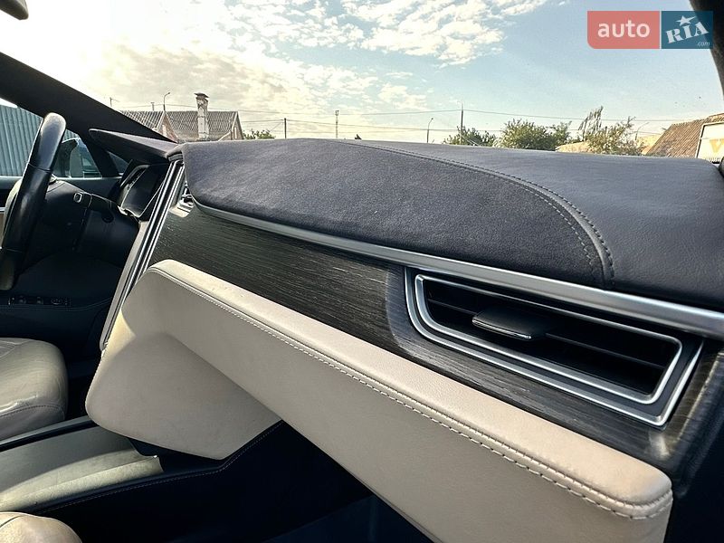 Ліфтбек Tesla Model S 2016 в Луцьку