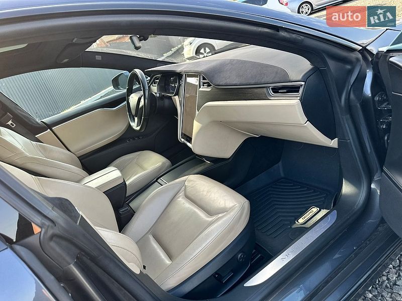 Ліфтбек Tesla Model S 2016 в Луцьку