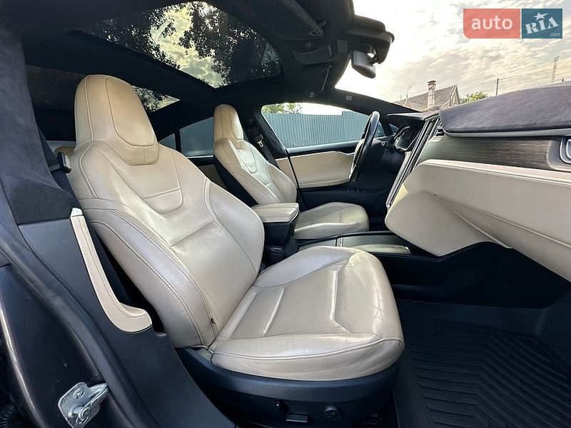 Ліфтбек Tesla Model S 2016 в Луцьку