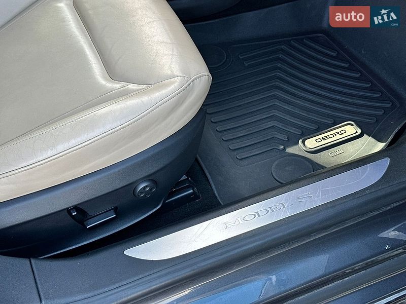 Ліфтбек Tesla Model S 2016 в Луцьку