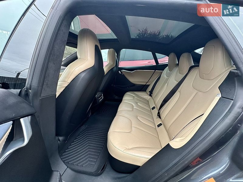 Ліфтбек Tesla Model S 2016 в Луцьку
