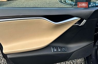 Ліфтбек Tesla Model S 2016 в Луцьку