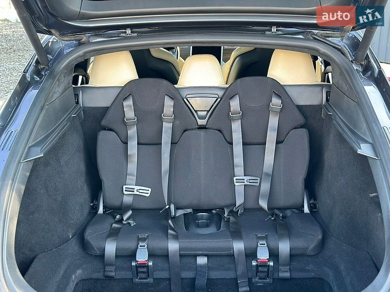 Ліфтбек Tesla Model S 2016 в Луцьку