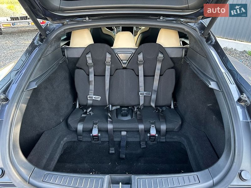 Ліфтбек Tesla Model S 2016 в Луцьку