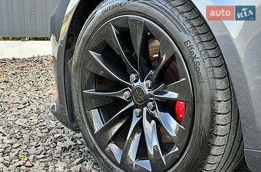 Ліфтбек Tesla Model S 2016 в Луцьку