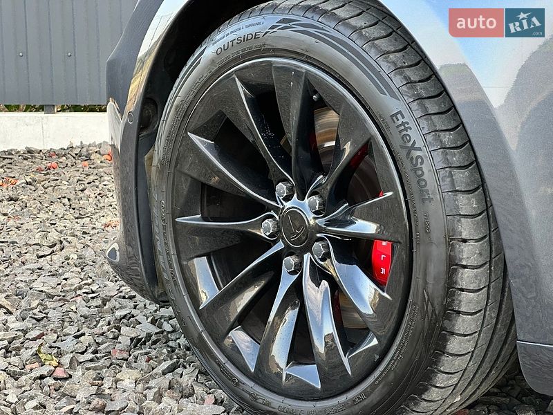 Ліфтбек Tesla Model S 2016 в Луцьку