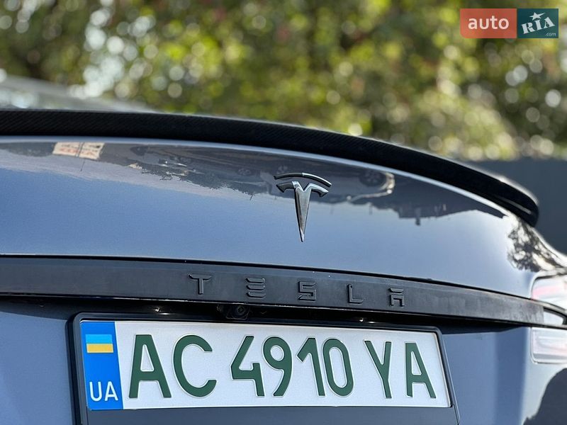 Ліфтбек Tesla Model S 2016 в Луцьку