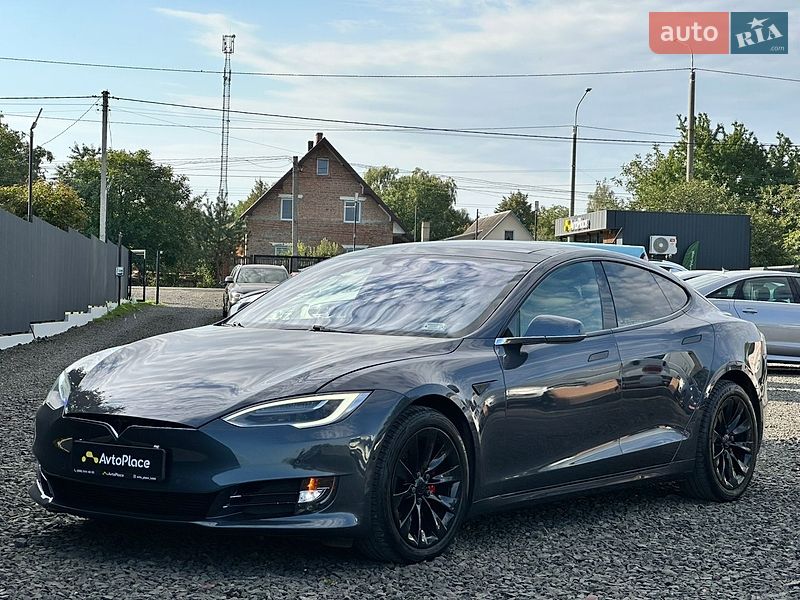 Ліфтбек Tesla Model S 2016 в Луцьку