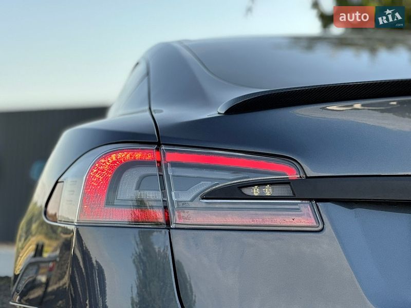 Ліфтбек Tesla Model S 2016 в Луцьку