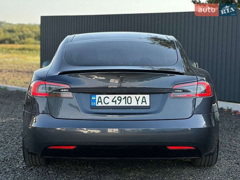 Ліфтбек Tesla Model S 2016 в Луцьку