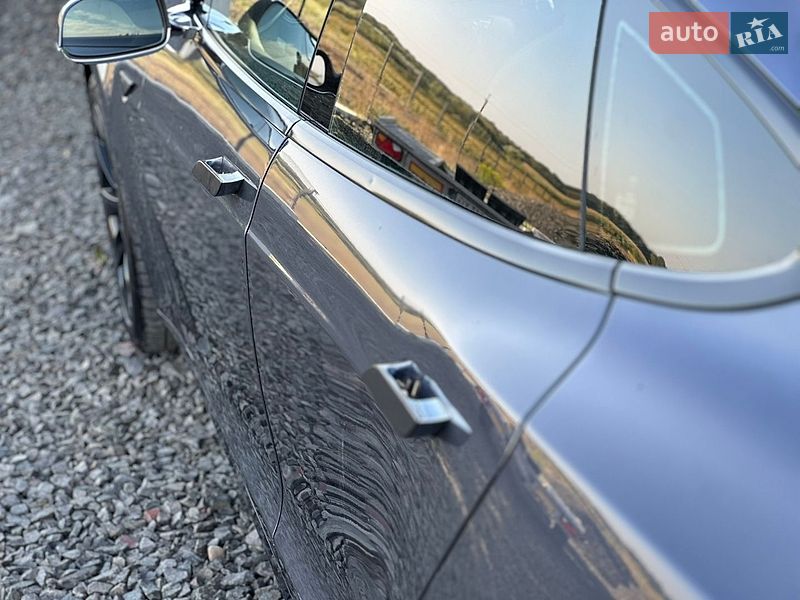 Ліфтбек Tesla Model S 2016 в Луцьку