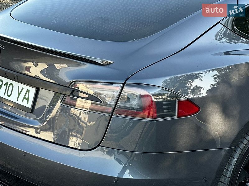 Ліфтбек Tesla Model S 2016 в Луцьку