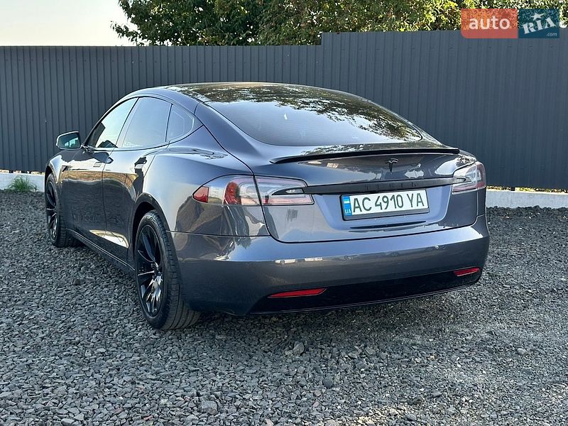 Ліфтбек Tesla Model S 2016 в Луцьку
