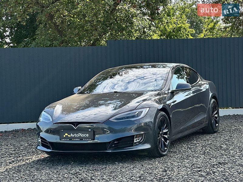 Ліфтбек Tesla Model S 2016 в Луцьку