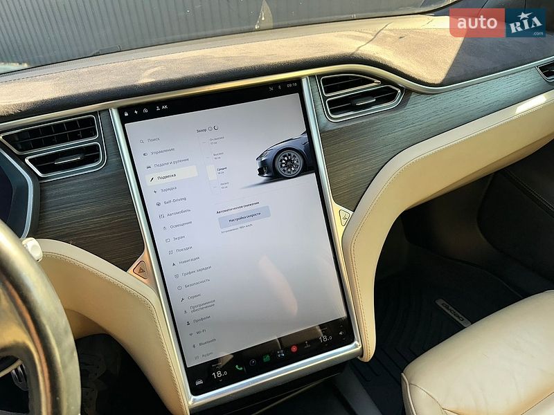 Ліфтбек Tesla Model S 2016 в Луцьку