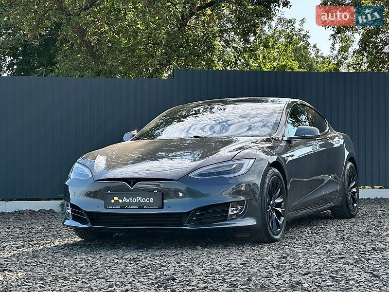 Ліфтбек Tesla Model S 2016 в Луцьку