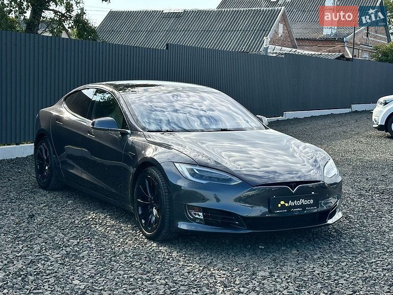 Ліфтбек Tesla Model S 2016 в Луцьку