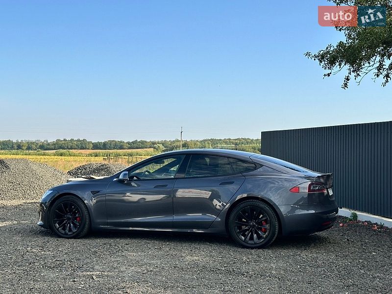 Ліфтбек Tesla Model S 2016 в Луцьку