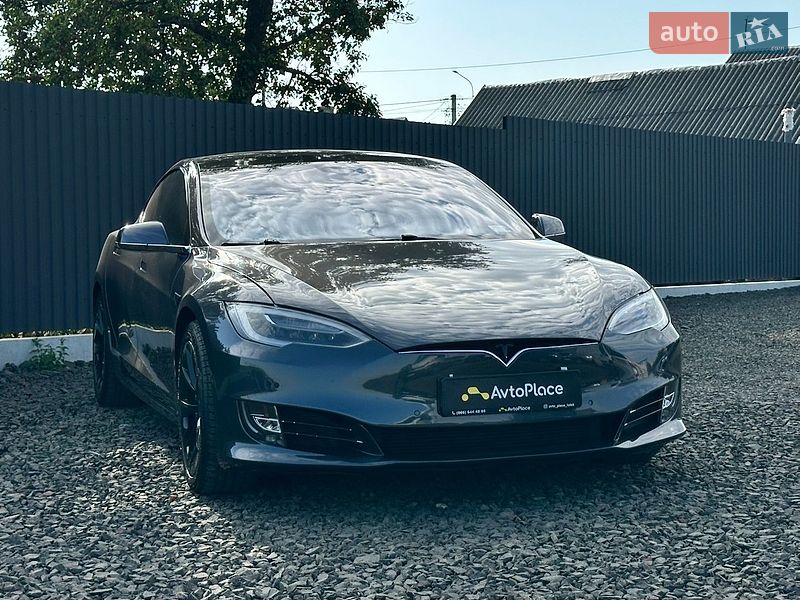 Ліфтбек Tesla Model S 2016 в Луцьку
