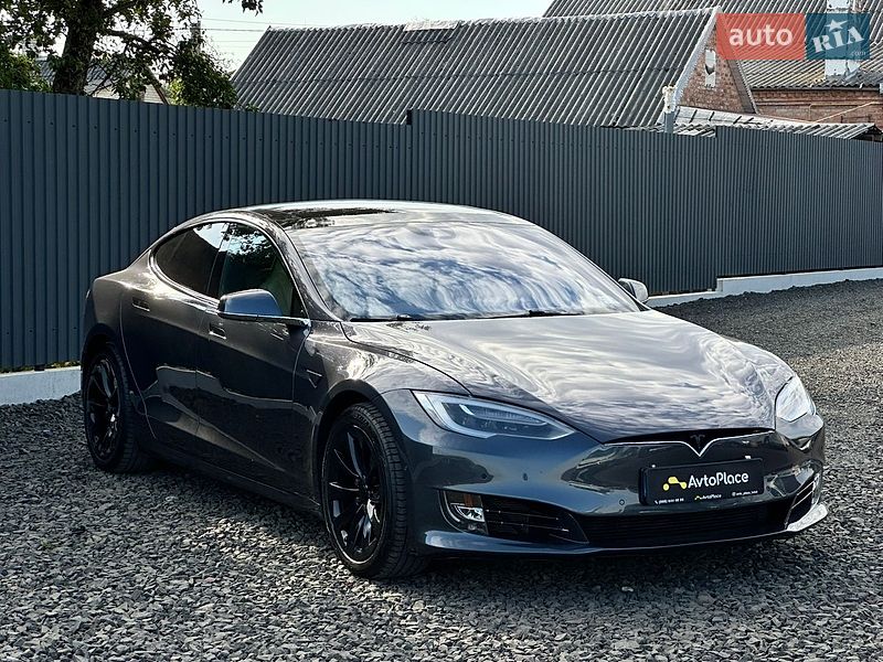 Ліфтбек Tesla Model S 2016 в Луцьку