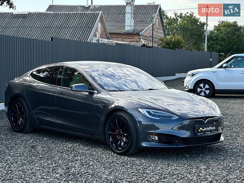 Ліфтбек Tesla Model S 2016 в Луцьку