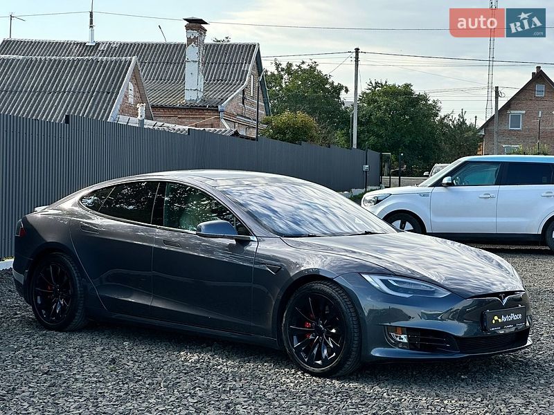 Ліфтбек Tesla Model S 2016 в Луцьку