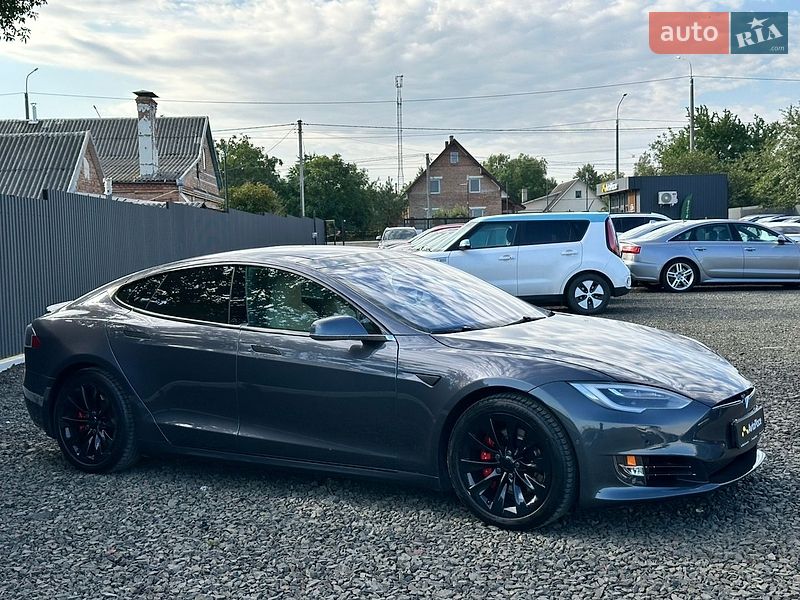 Ліфтбек Tesla Model S 2016 в Луцьку