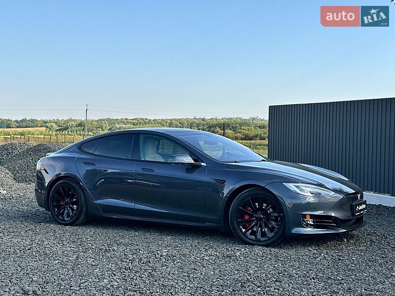 Ліфтбек Tesla Model S 2016 в Луцьку