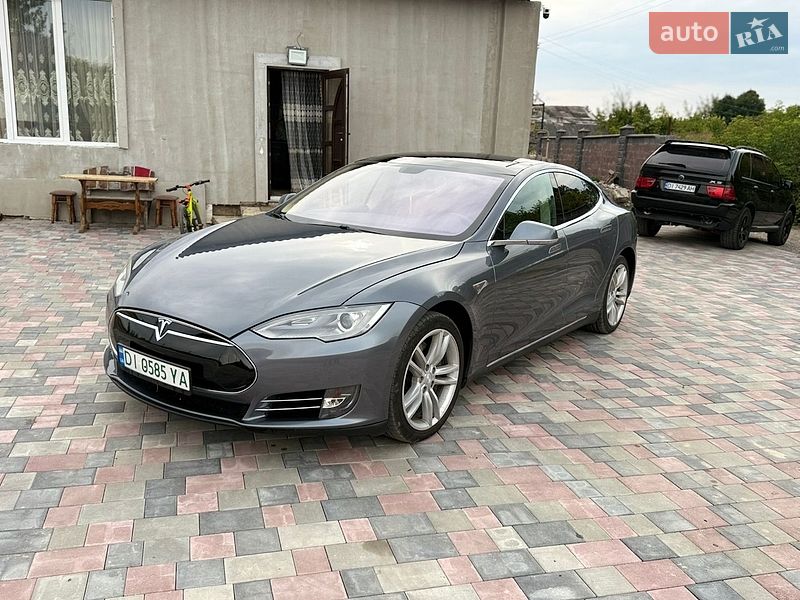 Tesla Model S 2014