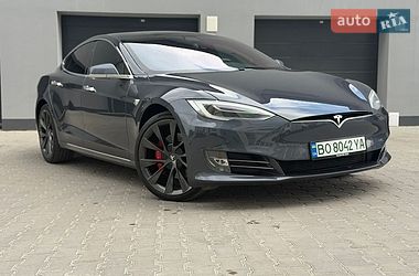 Tesla Model S  2020