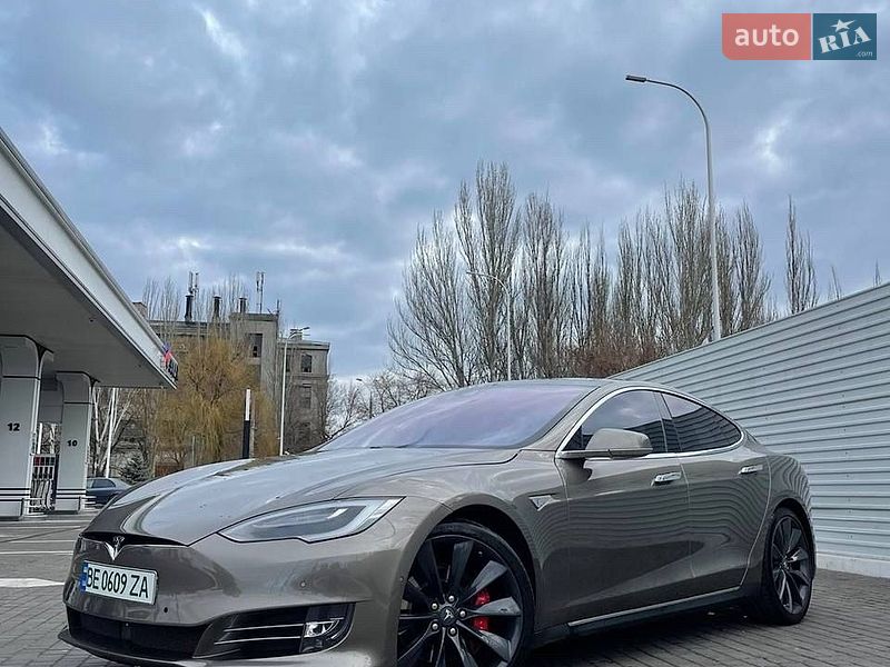Tesla Model S 2016
