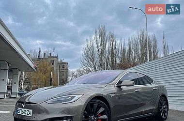 Tesla Model S 2016