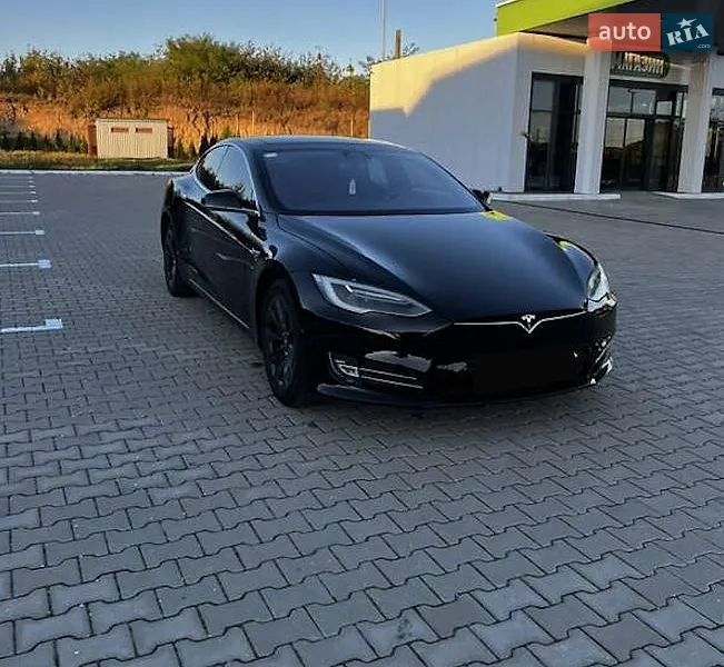 Tesla Model S 2018