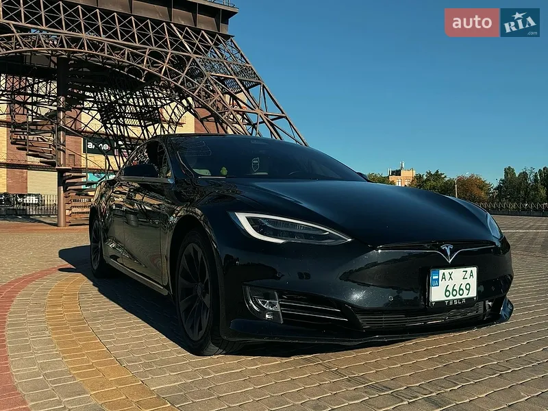 Tesla Model S 2020