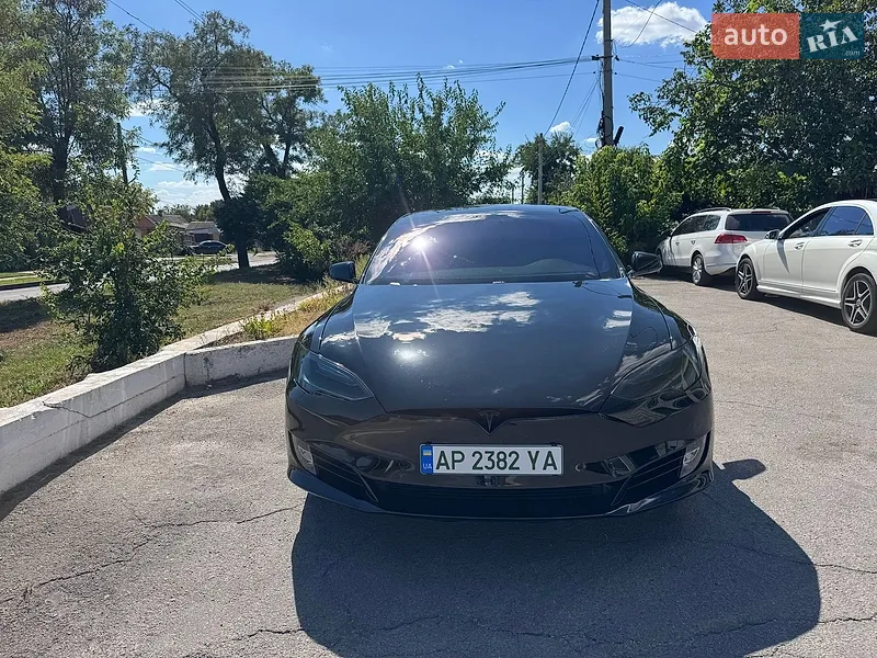 Tesla Model S 2018