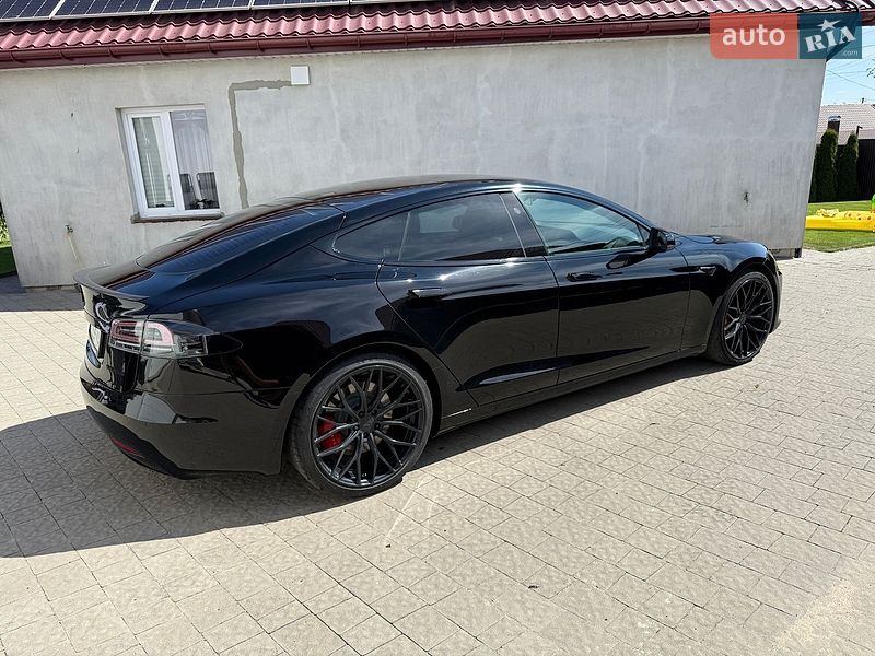 Ліфтбек Tesla Model S 2020 в Нововолинську