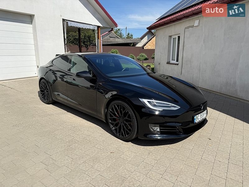 Ліфтбек Tesla Model S 2020 в Нововолинську