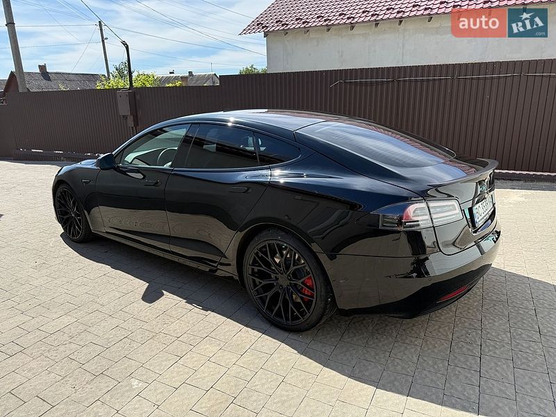 Ліфтбек Tesla Model S 2020 в Нововолинську