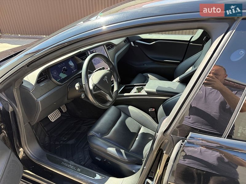Ліфтбек Tesla Model S 2020 в Нововолинську
