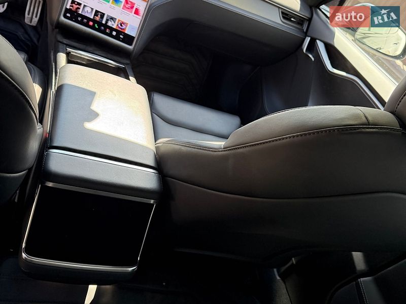 Ліфтбек Tesla Model S 2020 в Нововолинську