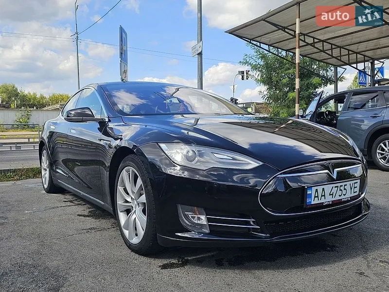 Tesla Model S 2014