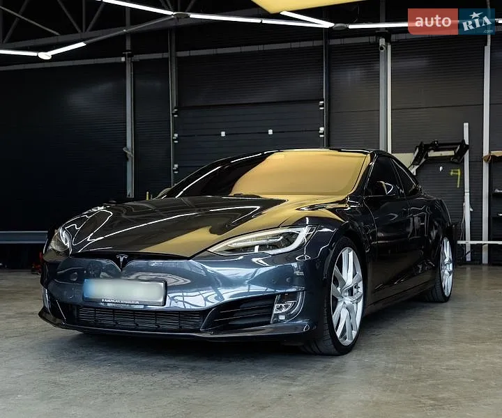 Tesla Model S 2019