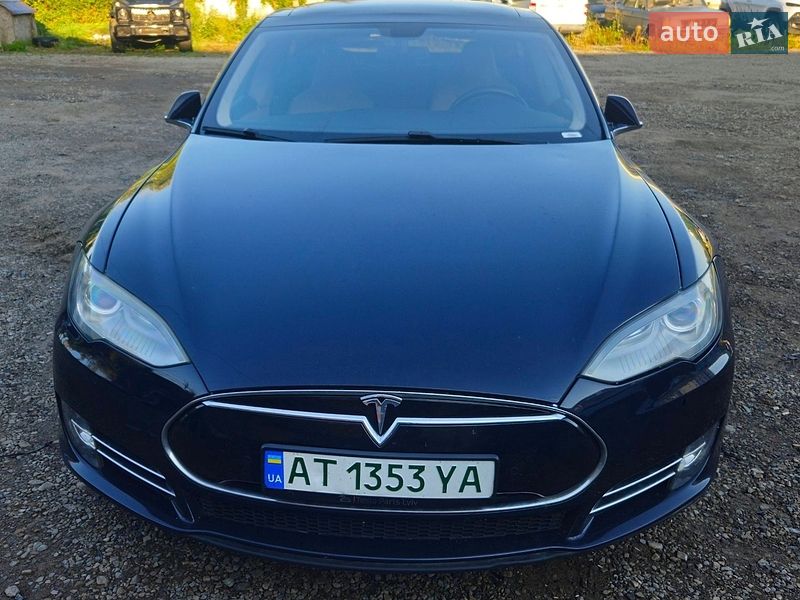 Лифтбек Tesla Model S 2014 в Ивано-Франковске