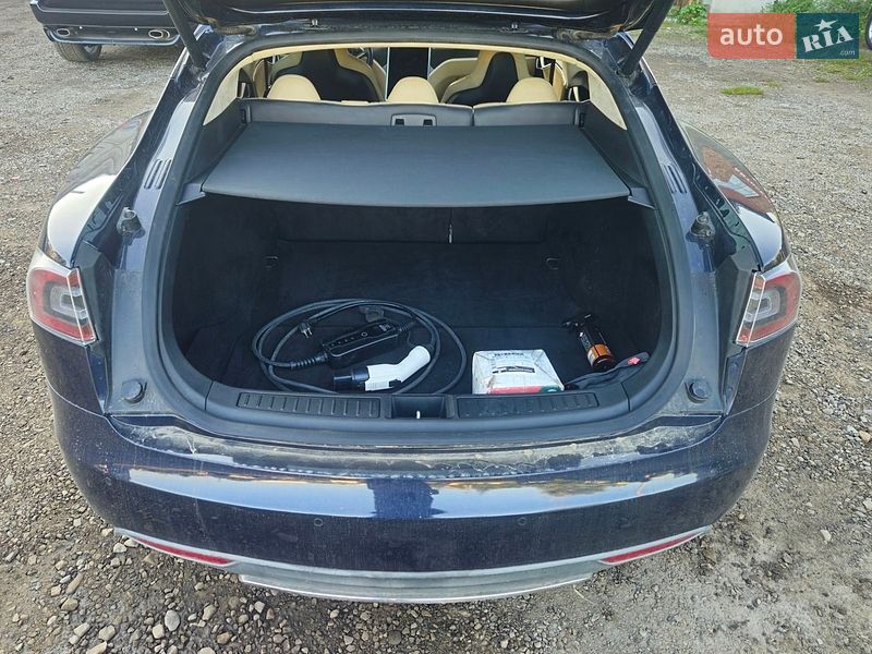 Лифтбек Tesla Model S 2014 в Ивано-Франковске